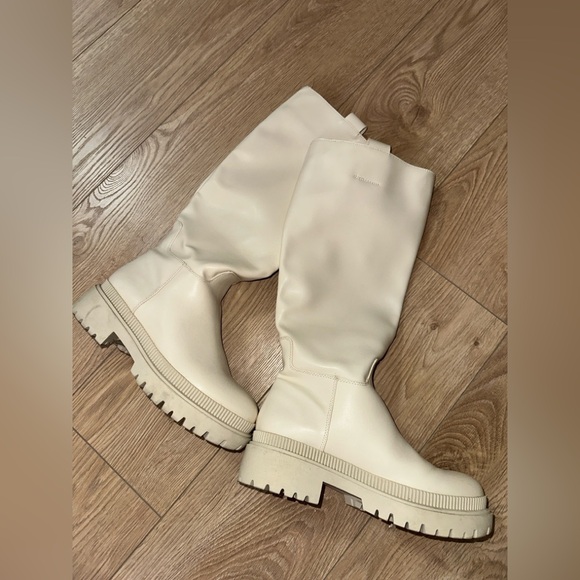 White knee high boots - Picture 2 of 2